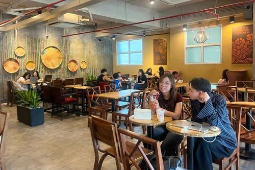 Ngồi chơi ở quán cà phê có cần 'giữ trật tự'?