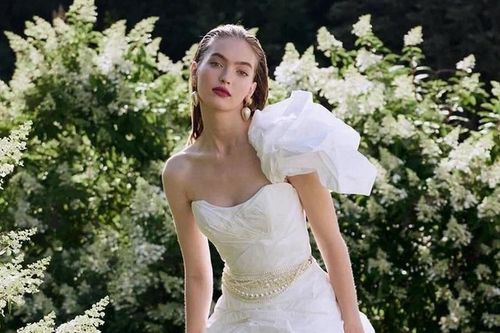 Nhan sắc 'thiên thần nước Nga' sau 10 năm nổi tiếng