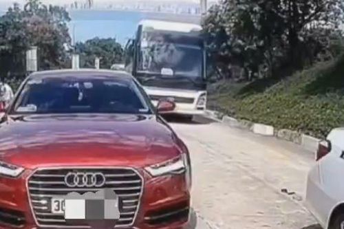 Xe khách bất ngờ tụt dốc ở chùa Linh Ứng, nhiều người hốt hoảng