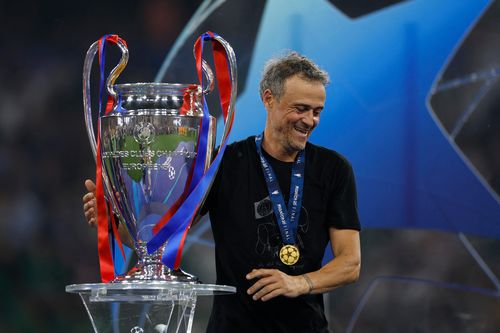 PSG vẽ lại bản đồ chiến thuật bóng đá hiện đại