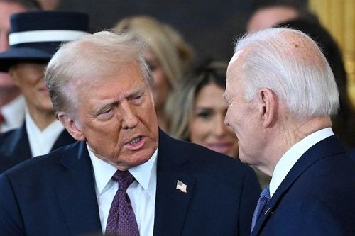 Ông Trump khuếch đại thuyết âm mưu về 'người máy Biden'