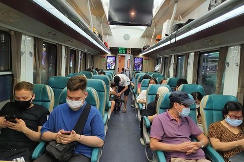 Đường sắt giảm giá vé tàu cho học sinh đi thi, nhập học