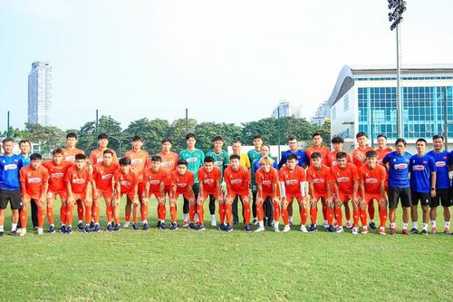 Tuyển thủ U22 Việt Nam than trời vì thời tiết nắng nóng