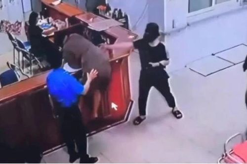 Khẩn trương điều tra, xử lý nghiêm minh người hành hung nhân viên y tế tại Nghệ An