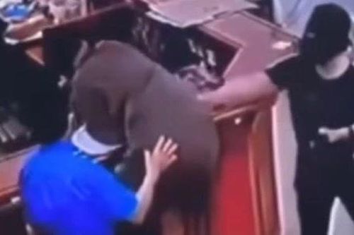 Bộ Y tế vào cuộc vụ người nhà hành hung nhân viên y tế tại Nghệ An