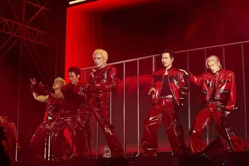 Nhóm nhạc B.O.F đội mưa 'cháy' cùng khán giả trong showcase ra mắt