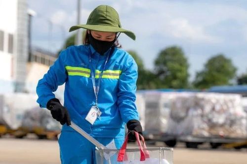 Nhân viên Nội Bài 'căng mình' bảo đảm hoạt động bay an toàn giữa nắng nóng