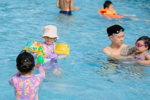 Tạo điều kiện học bơi cho trẻ em khó khăn