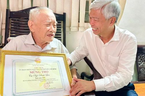 Lãnh đạo TPHCM thăm, chúc thọ người cao tuổi