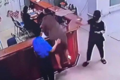 Đề nghị điều tra vụ nhân viên y tế bị hành hung tại Nghệ An