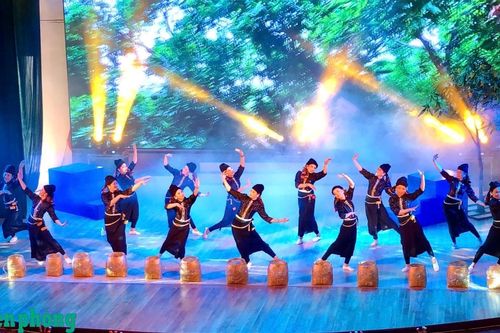 Giữ gìn bản sắc văn hóa dân tộc trong các điệu múa