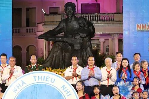 Chủ tịch TPHCM: 'Đầu tư cho thiếu nhi là đầu tư cho tương lai'