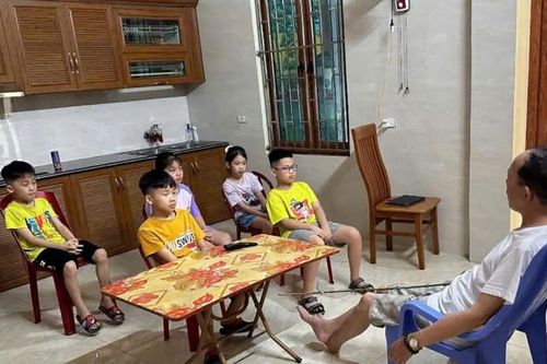 Ông nội gây sốt với cách khiến 'khối nghỉ hè' hạn chế điện thoại, chăm làm việc