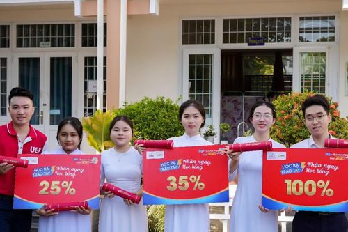 UEF trao tặng học bổng năm 2025, mang niềm vui sớm đến với thí sinh