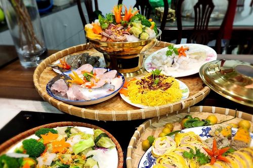 Món đặc sản trong mâm cỗ ở miền Tây, màu sắc rực rỡ, nấu bằng nồi đặc biệt