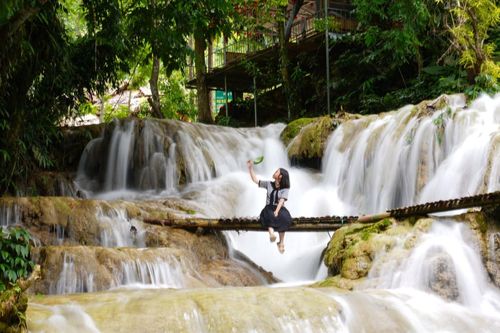 Thác nước ở Thanh Hóa hút khách tắm mát, ăn đặc sản 2 chân béo ngậy, thơm ngon