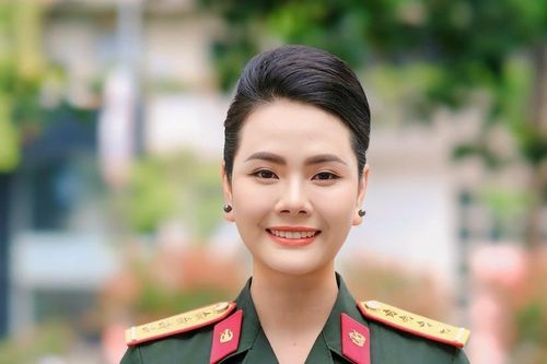 Đại úy, ca sĩ Lương Nguyệt Anh đón 2 tin vui liên tiếp
