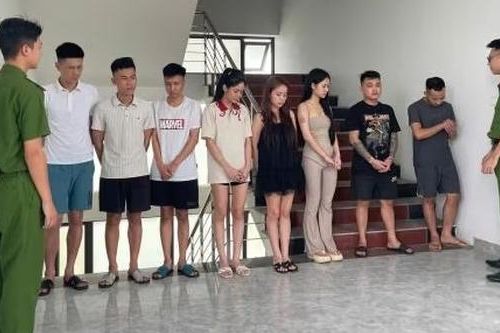 Đối tượng rủ bạn cùng dùng ma túy giấu trong nhà hơn 500 chiếc iPhone đời cũ