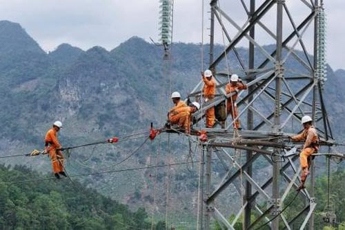 Giữ dòng điện trên đỉnh cột cao