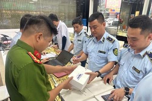 Phát hiện, thu giữ nhiều kính mắt giả mạo nhãn hiệu nổi tiếng