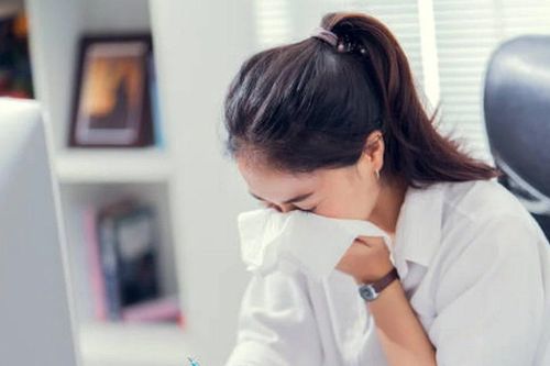 Vì sao giữa mùa Hè nóng bức vẫn dễ bị cảm lạnh?