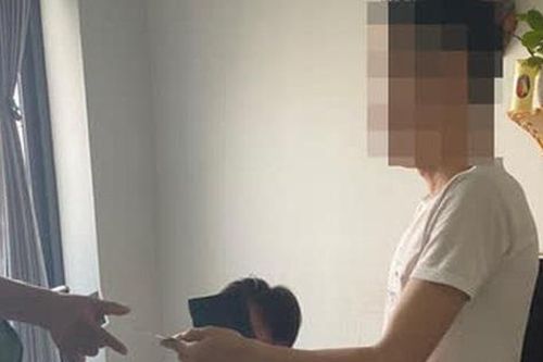 Bí mật trong căn hộ có 2 nữ 1 nam