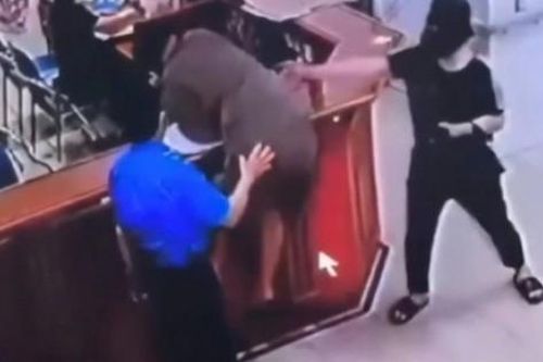 Bộ Y tế vào cuộc vụ người đàn ông hành hung nhân viên y tế