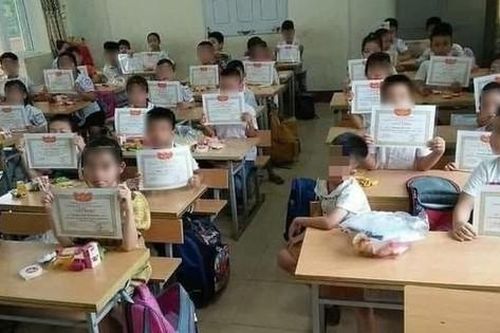 Cuối năm học và chuyện khen thưởng