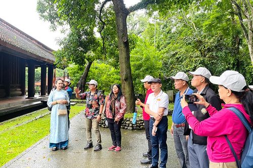 Nâng cao chất lượng đội ngũ hướng dẫn viên du lịch tại điểm