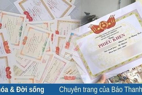 Khoe thành tích của con lên mạng: Cha mẹ tự hào, rủi ro con trẻ