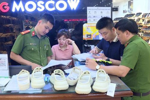 Chuyển công an điều tra cửa hàng Tùng Moscow