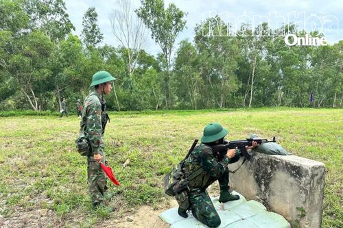 Đại đội Hỗn hợp 90 tổ chức kiểm tra thực hành bắn súng tiểu liên AK cho hạ sĩ quan, chiến sĩ