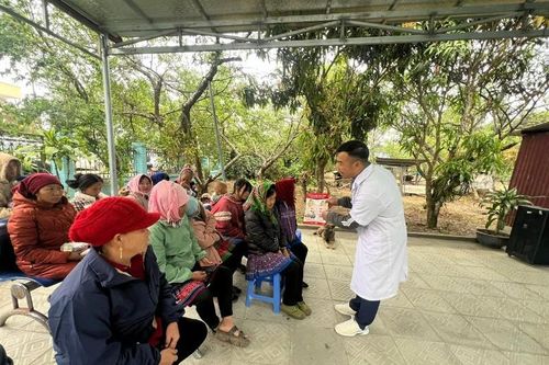 Chăm sóc, bảo vệ sức khỏe bà mẹ, trẻ em