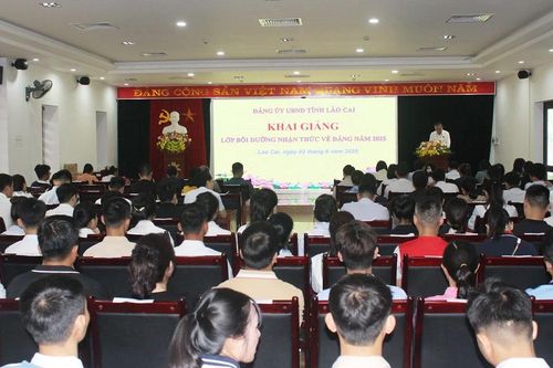 Khai giảng lớp bồi dưỡng nhận thức về Đảng năm 2025