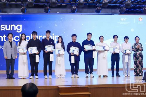 Samsung Thái Nguyên trao học bổng cho 122 học sinh giỏi quốc gia của tỉnh