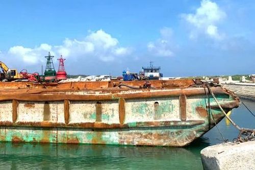 Trục vớt tàu kéo bị chìm ở Lý Sơn sau 1 năm gặp tai nạn