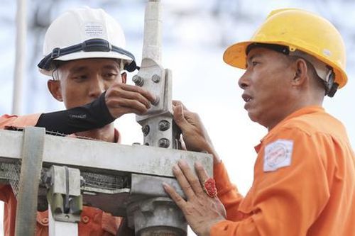 Nắng nóng gay gắt, tiêu thụ điện lập kỷ lục mới
