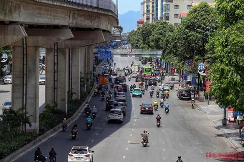 Người Hà Nội trong ngày nóng hơn 40 độ C