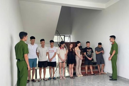 Thu giữ hơn 500 chiếc điện thoại tại chỗ ở của đối tượng nghiện ma túy