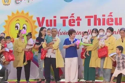 Tết Thiếu nhi ấm áp giữa hành lang bệnh viện