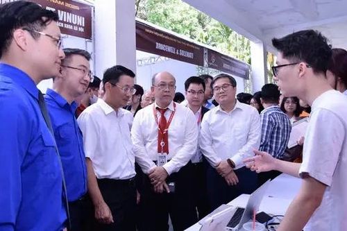 Ươm tạo nhân tài đổi mới, sáng tạo