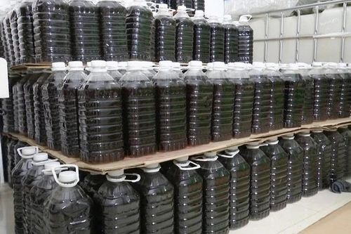 Phát hiện hàng trăm can nước mắm giả, nước giặt Hygiene được pha từ chất tạo mùi