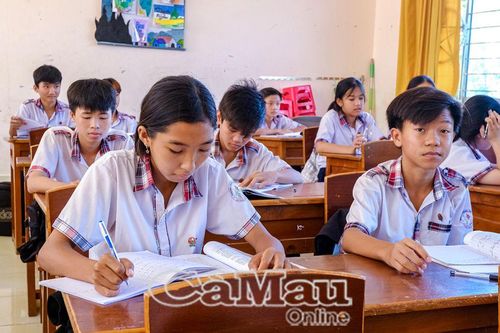Lặng thầm nuôi ước mơ cho học trò nghèo