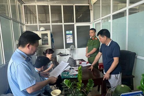 Nam Định: Phát hiện số lượng lớn hàng nhập lậu, hàng không rõ nguồn gốc xuất xứ trên thị trường