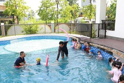 Hà Nội: Chủ động cho trẻ học bơi và kỹ năng an toàn trong môi trường nước