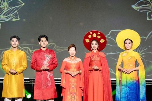 NTK Thủy Lê kể chuyện di sản bằng áo dài