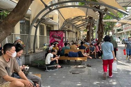 Bệnh viện chống nóng cho người nhà bệnh nhân