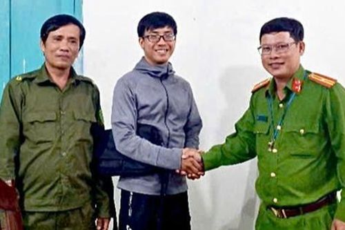 Đánh rơi hàng chục triệu tiền hàng, công an nhanh chóng tìm giúp