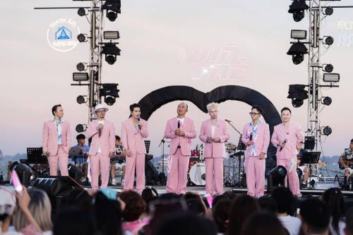 Live show nhóm 'Nhà trẻ' ở Hạ Long: Mãn nhãn, đong đầy tình yêu 1/6