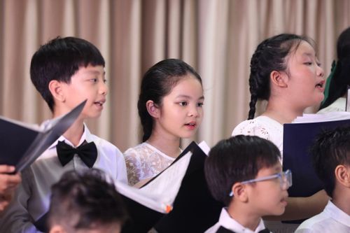 Các em nhỏ của Dàn hợp xướng Gió xanh chinh phục khán giả